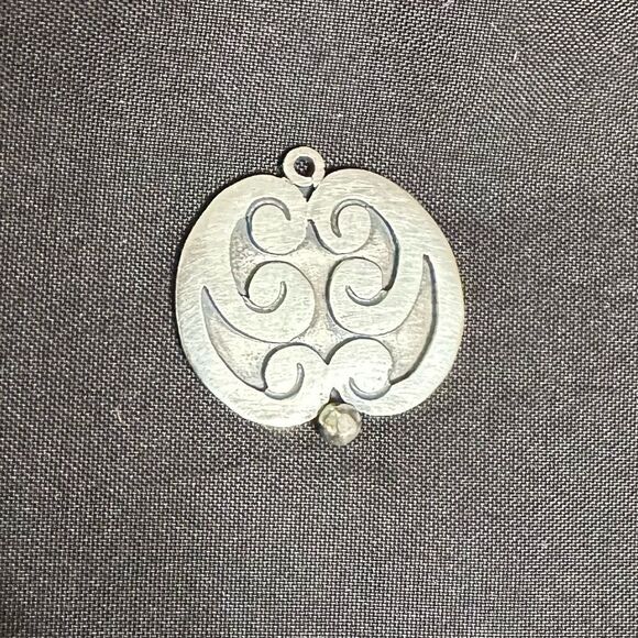 Vintage Silver Oval Pendant with raised swirl designs - Picture 1 of 10